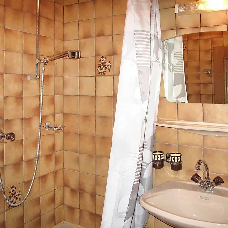 Haus Anita 200s * كوسن